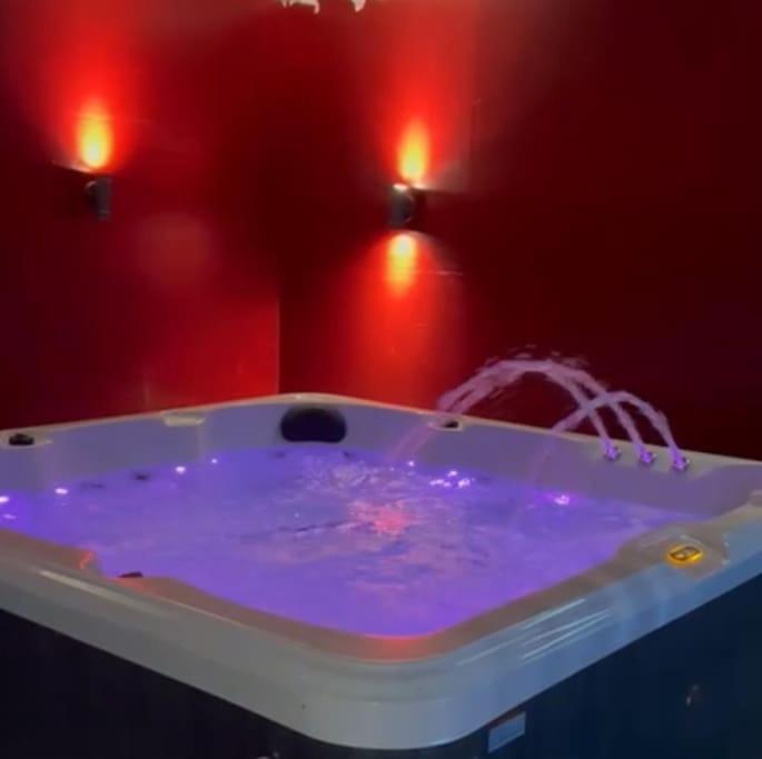 The Exclusive Jacuzzi Apartment Birmingham Esterno foto