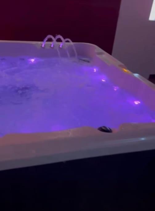 The Exclusive Jacuzzi Apartment Birmingham Esterno foto