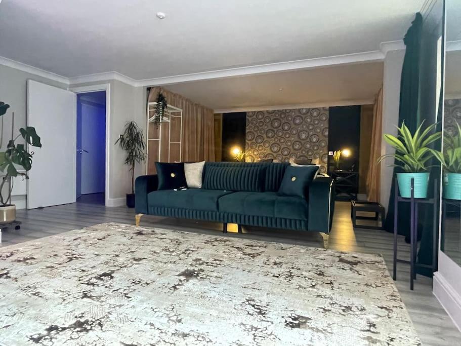 The Exclusive Jacuzzi Apartment Birmingham Esterno foto