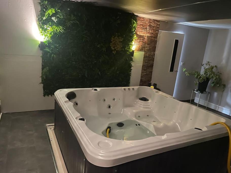 The Exclusive Jacuzzi Apartment Birmingham Esterno foto