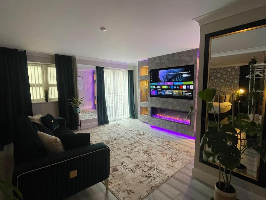 The Exclusive Jacuzzi Apartment Birmingham Esterno foto