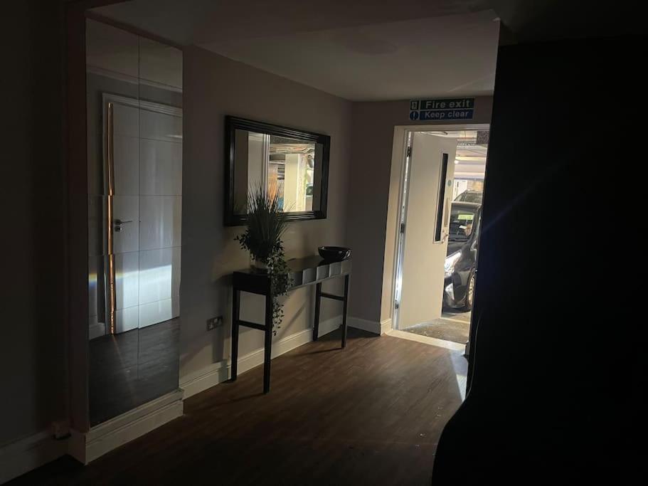 The Exclusive Jacuzzi Apartment Birmingham Esterno foto
