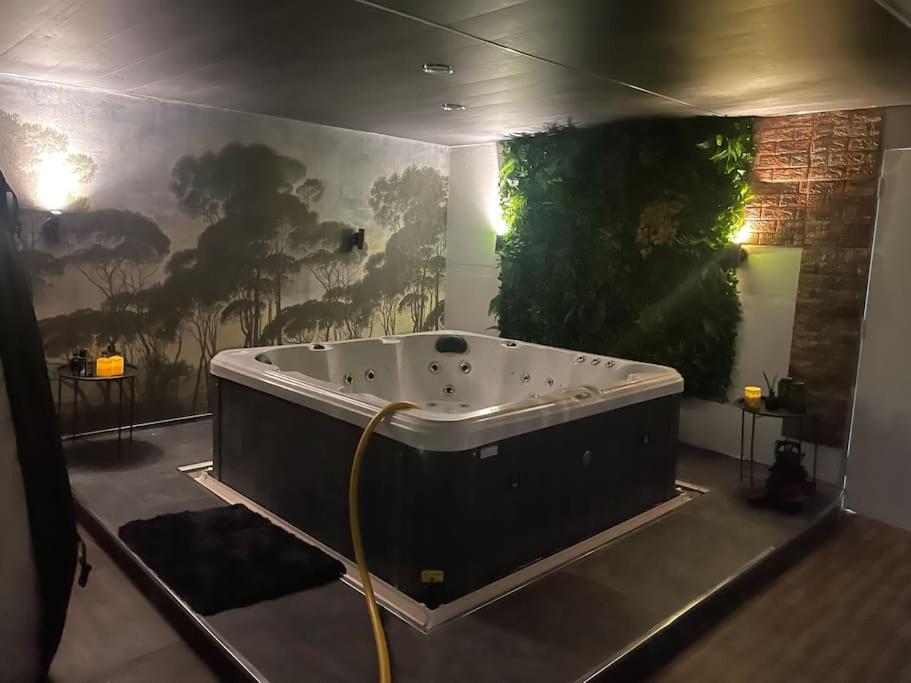 The Exclusive Jacuzzi Apartment Birmingham Esterno foto